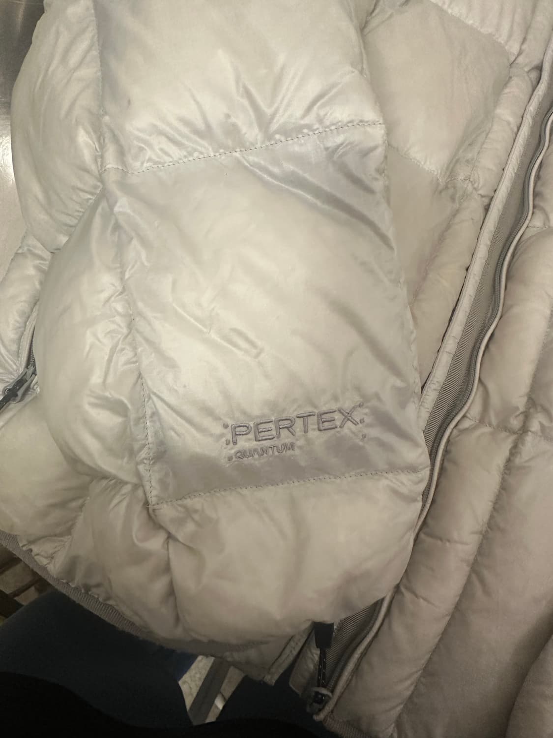 디스이즈네버댓 경량패딩 25fw 스톤 L 상품이미지3