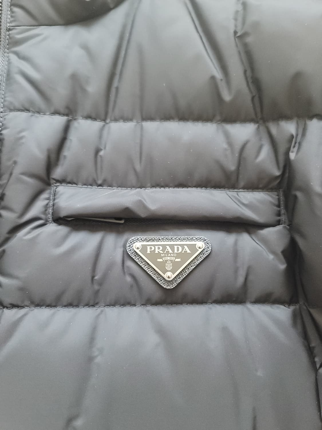 [54] 프라다 리나일론 패딩 상품이미지3