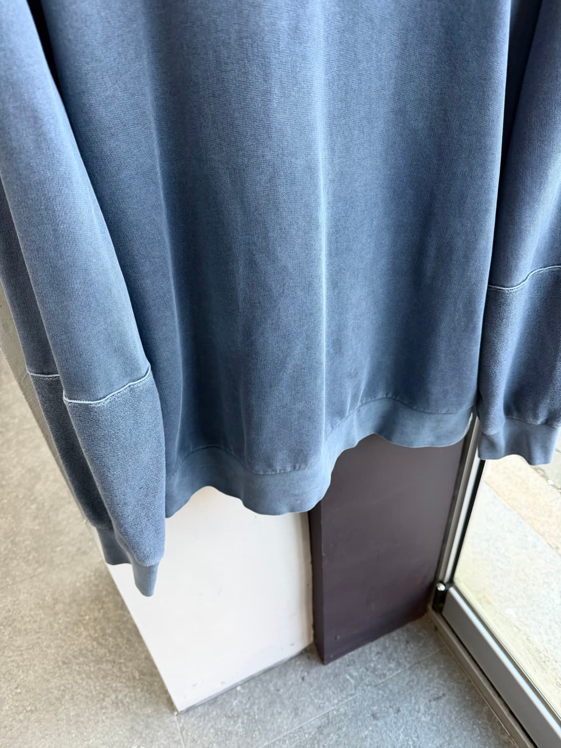 XXL/ 몽클레어 가먼트다잉 프론트로고 맨투맨 상품이미지5