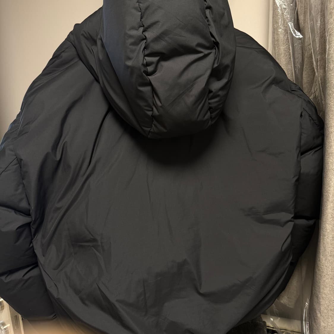 [M]아모멘토 25FW 후디드 푸퍼 다운 블랙 상품이미지3