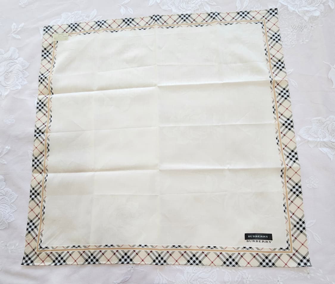 버버리 체크 패턴 손수건 상품이미지2
