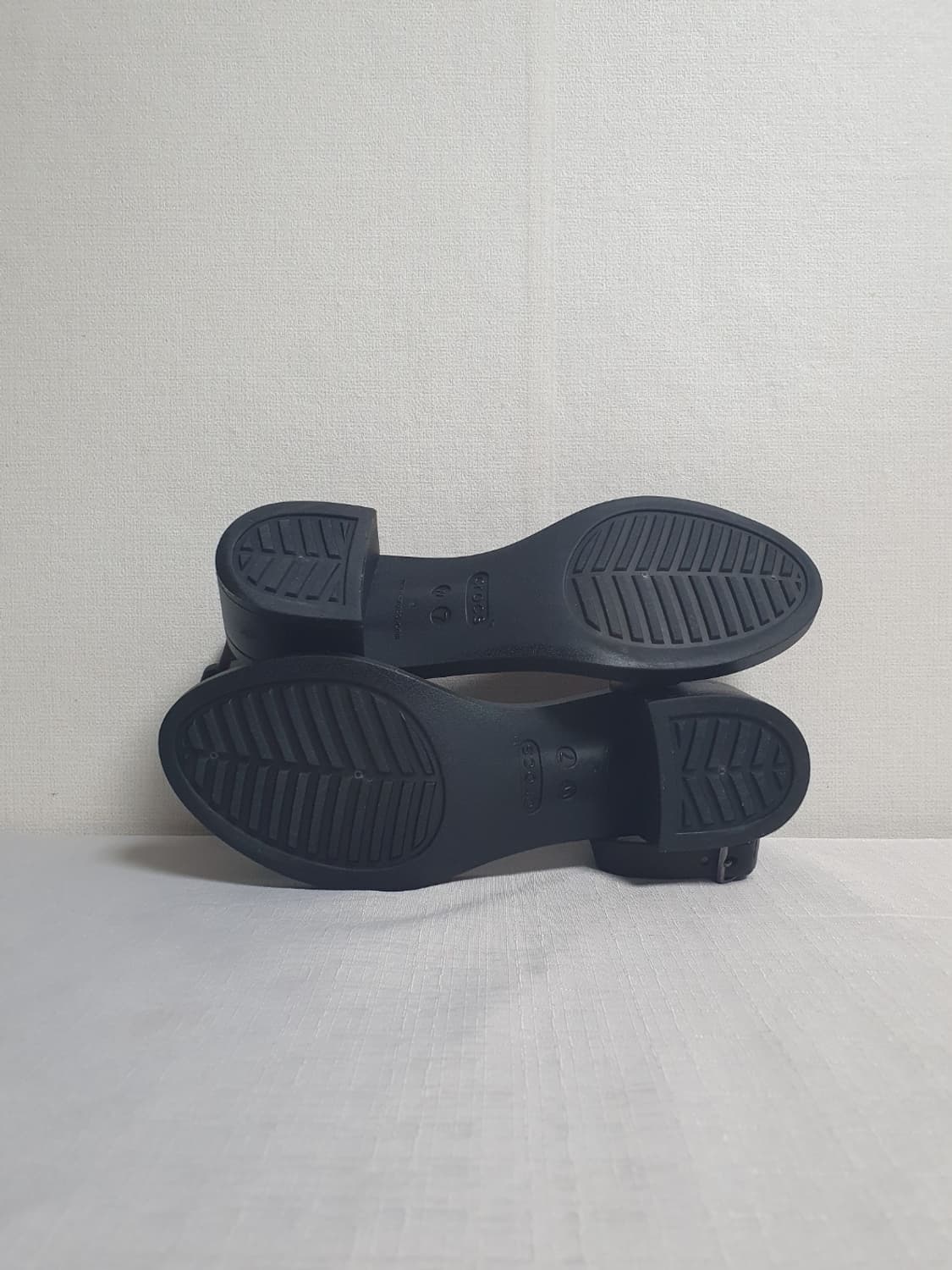 240mm 크록스 이자벨라 블록힐 샌들 클리어 블랙 상품이미지8