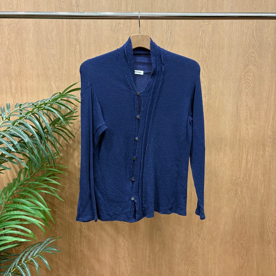 이세이미야케 플랜테이션 긴팔 가디건 풀버튼 숄칼라 러프 디테일 네이비 상품이미지1