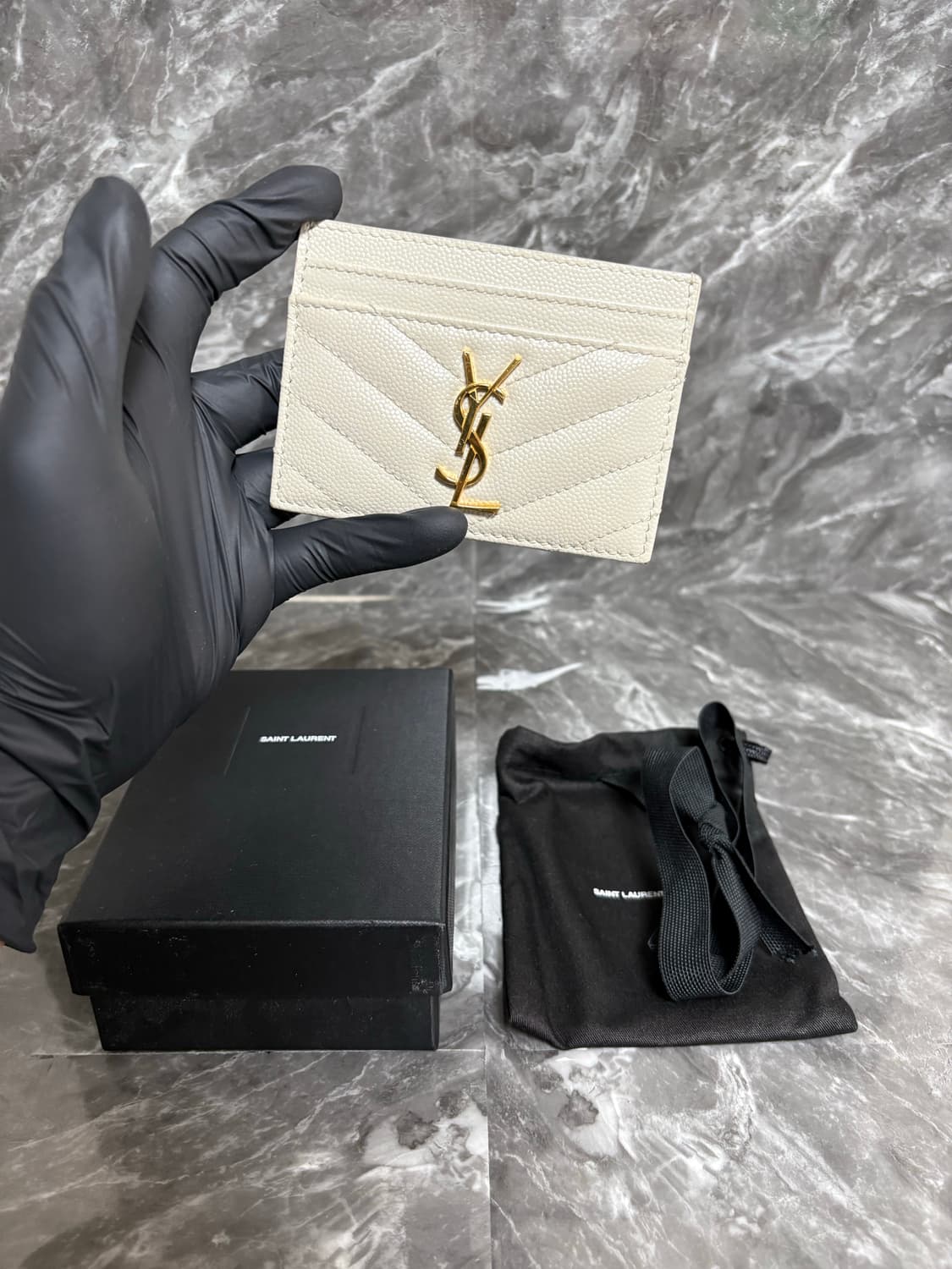 입생로랑 그랑 드 뿌드르 마틀라세 카드지갑 상품이미지1