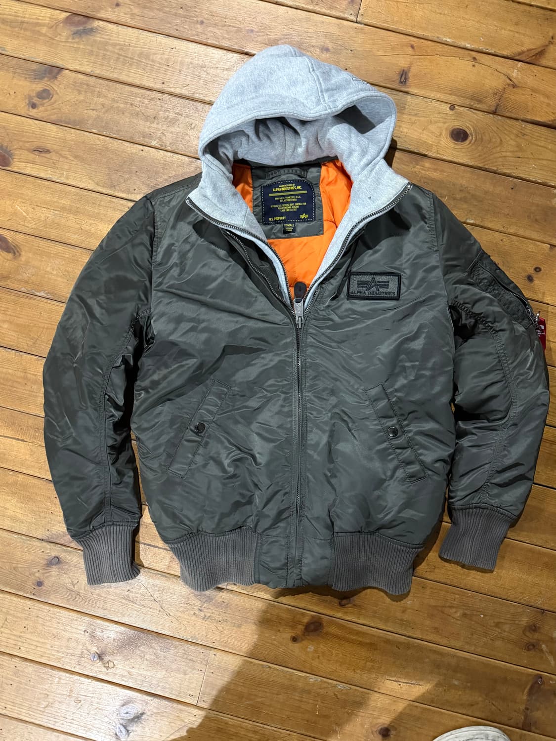 알파인더스트리 ma-1 후드봄버 상품이미지1