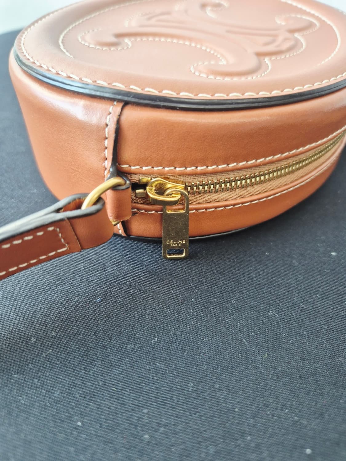 셀린느 트리오페 오벌펄스 크로스백 탄 상품이미지5