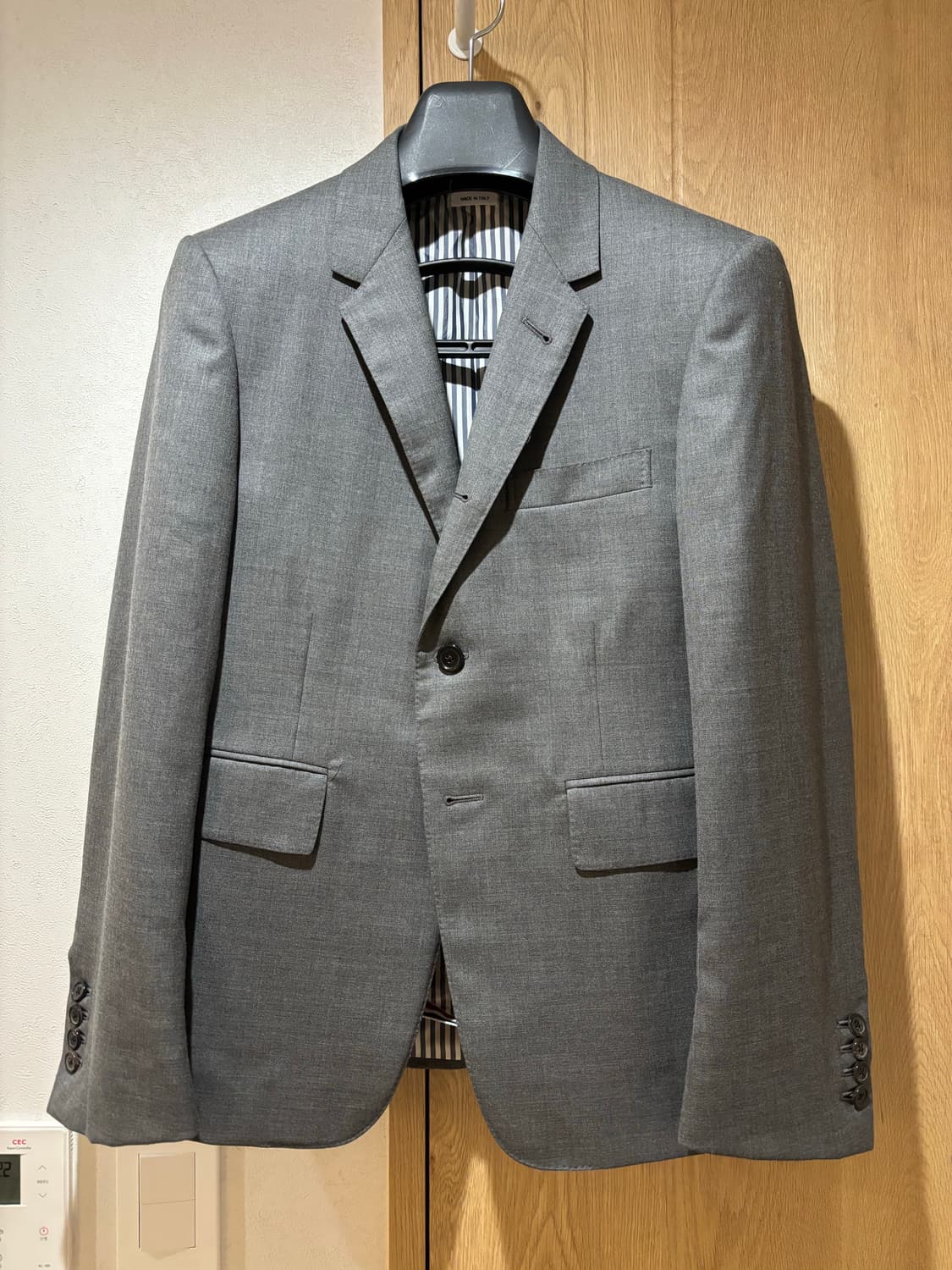 톰브라운 클래식 수트 0 사이즈 팝니다 상품이미지1