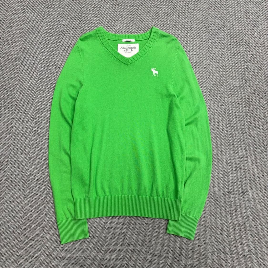 아베크롬비앤피치 브이넥 자수 니트 v1564 상품이미지1
