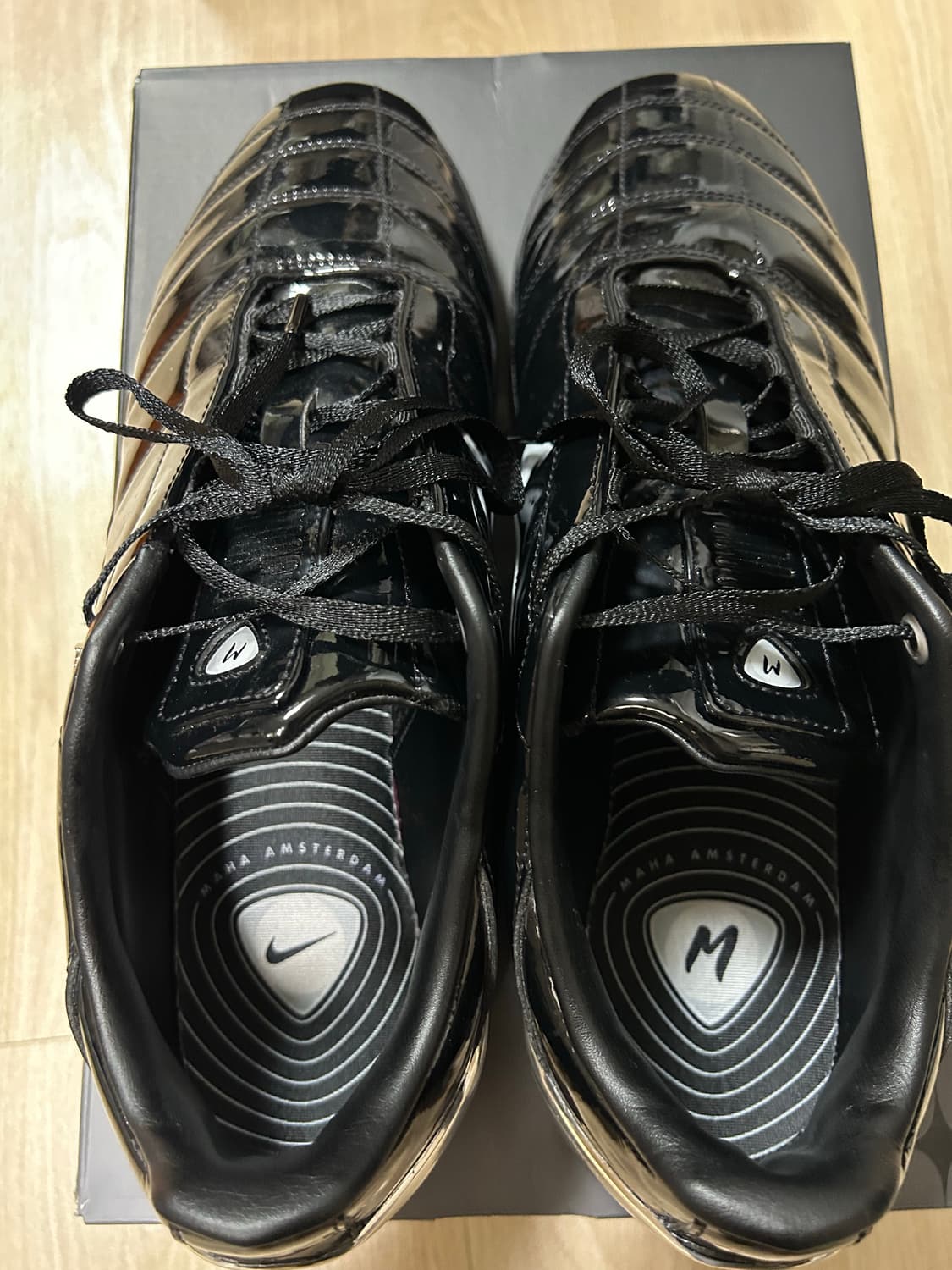 나이키 x 마하 암스테르담 토탈 90 샥스 마지아 블랙 앤 메탈릭 290 상품이미지7