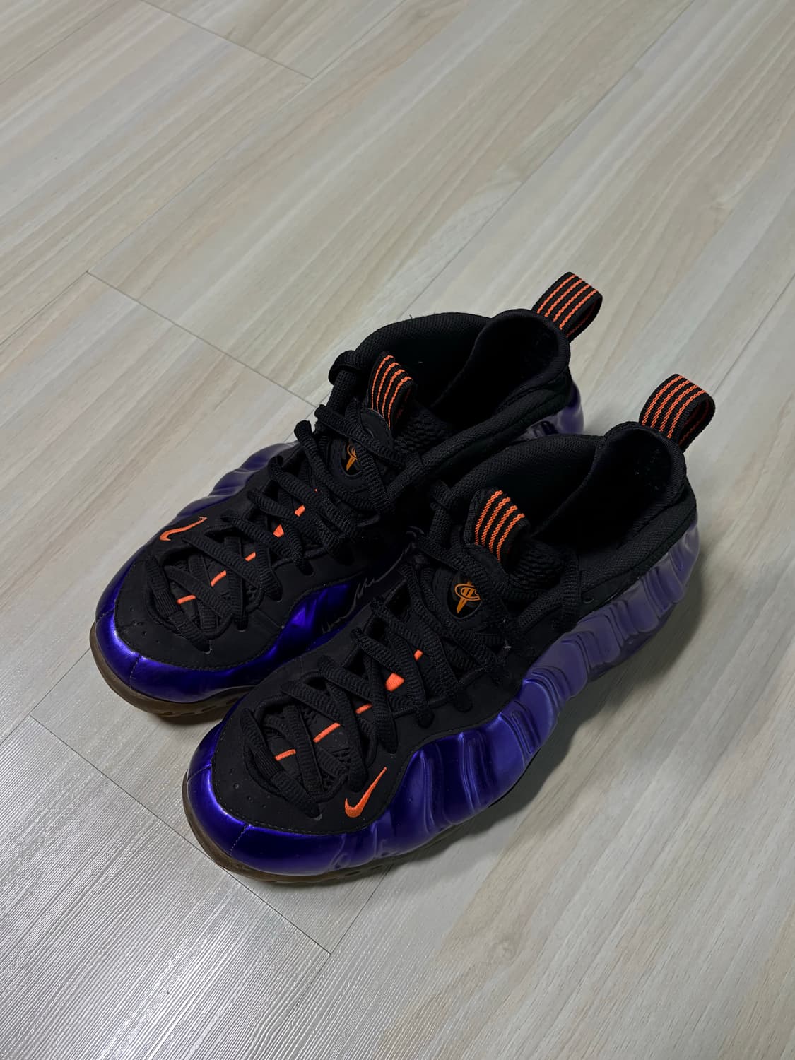 나이키 폼포짓 원 피닉스 썬즈 255 상품이미지1