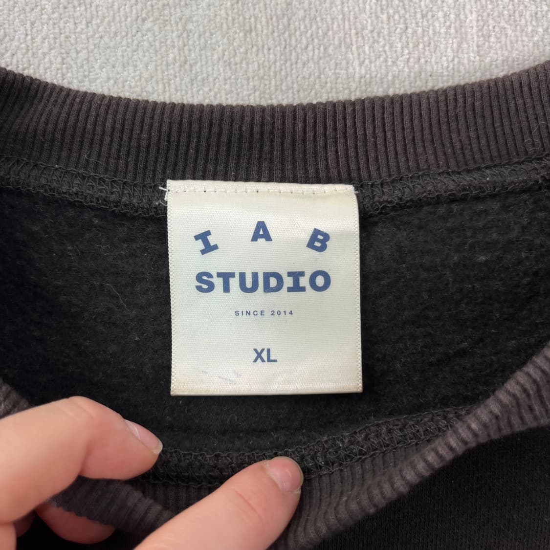 105 아이앱 스튜디오 X 두산 맨투맨 상품이미지4