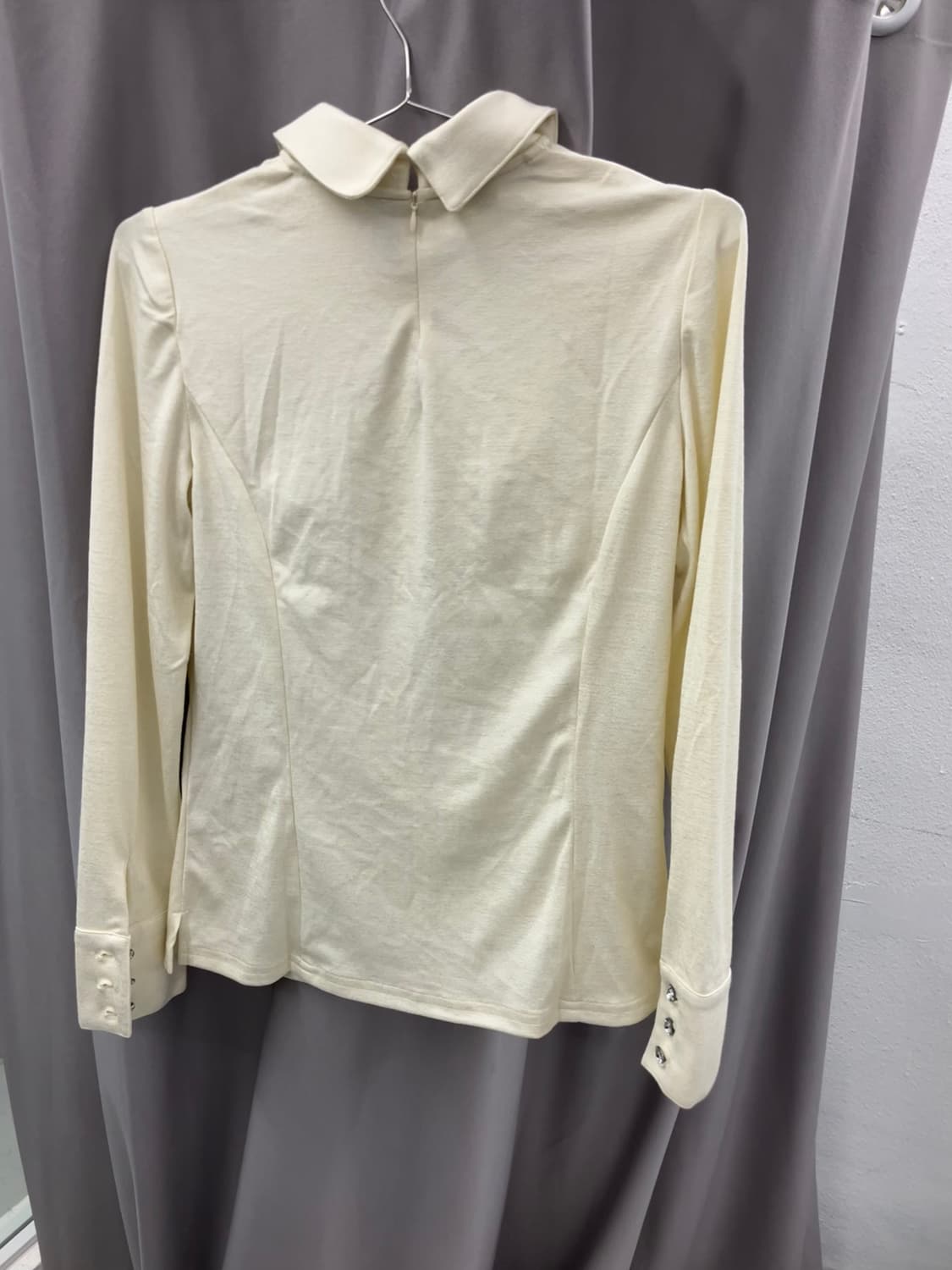 버터컬러 앞셔링 블라우스 상품이미지4