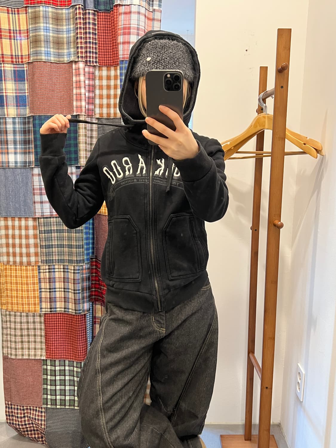 버카루 블랙 패치 후드집업 상품이미지3