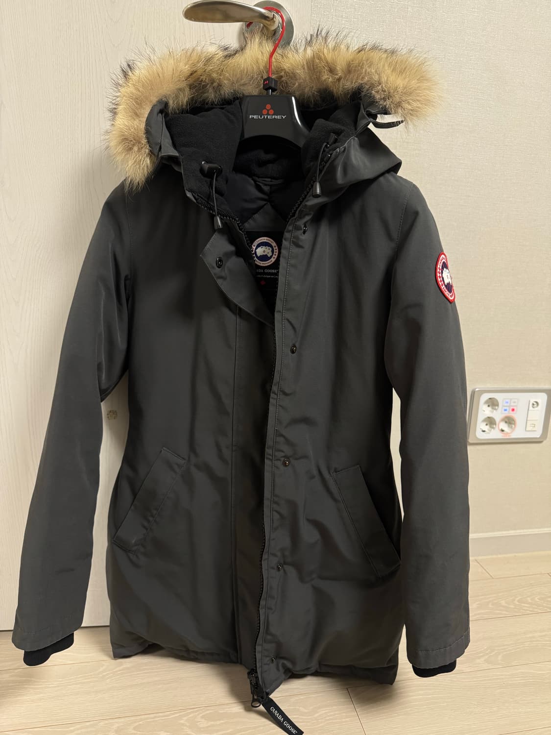 캐나다구스 빅토리아 패딩xs 그래파이트색상 상품이미지1
