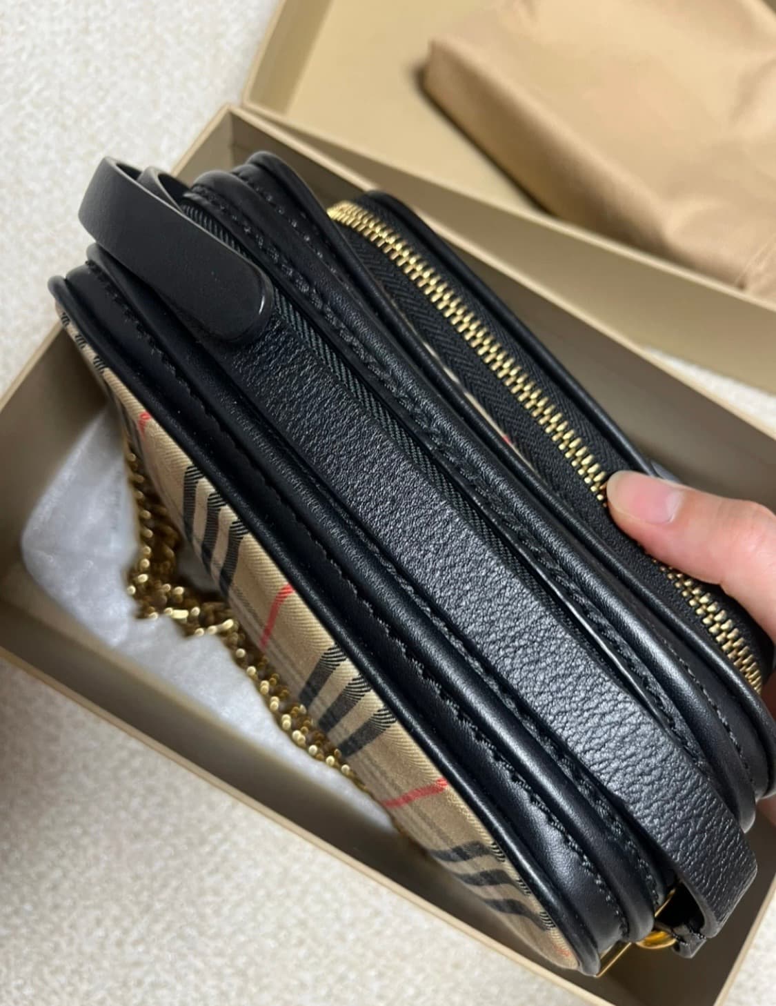 버버리 카메라백 체크 체인 크로스백 상품이미지4