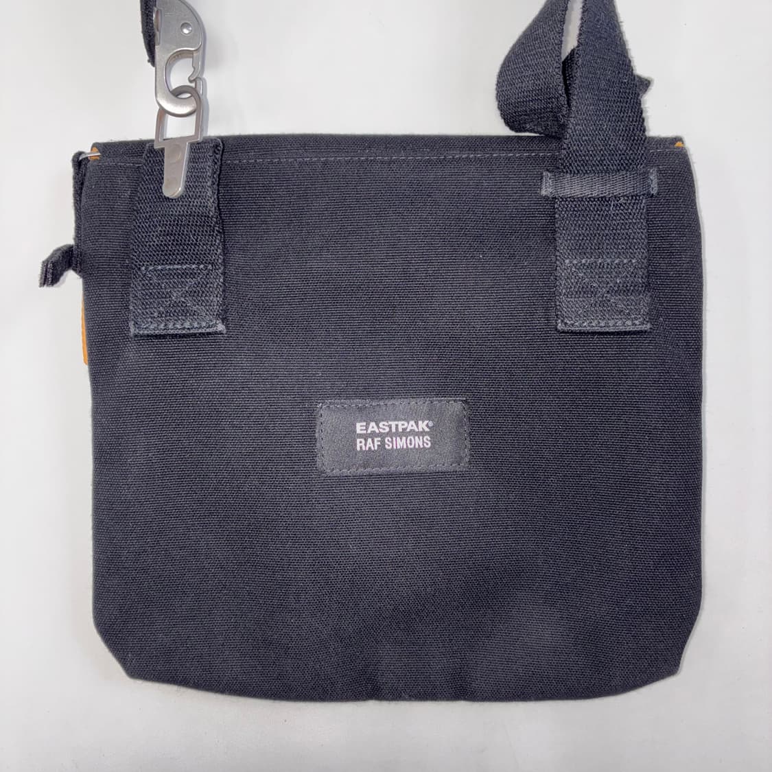 라프시몬스 이스트팩 상주곶감 크로스백 상품이미지1