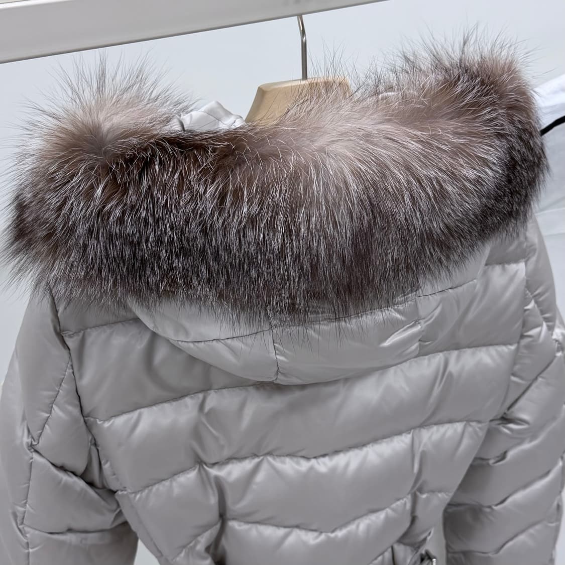 [S+급/0] 몽클레어 큐피돈 쇼트다운 패딩 베이지 상품이미지5