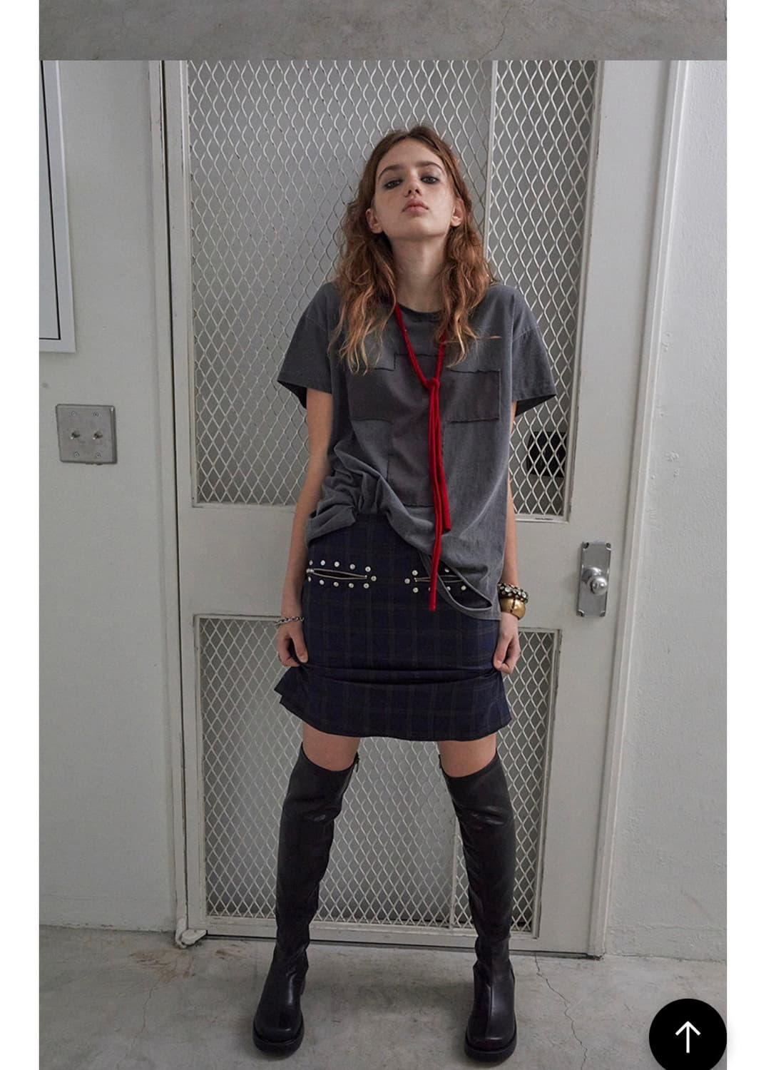 DARED)STUD POCKET SKIRT IN NAVY CHECK  상품이미지3