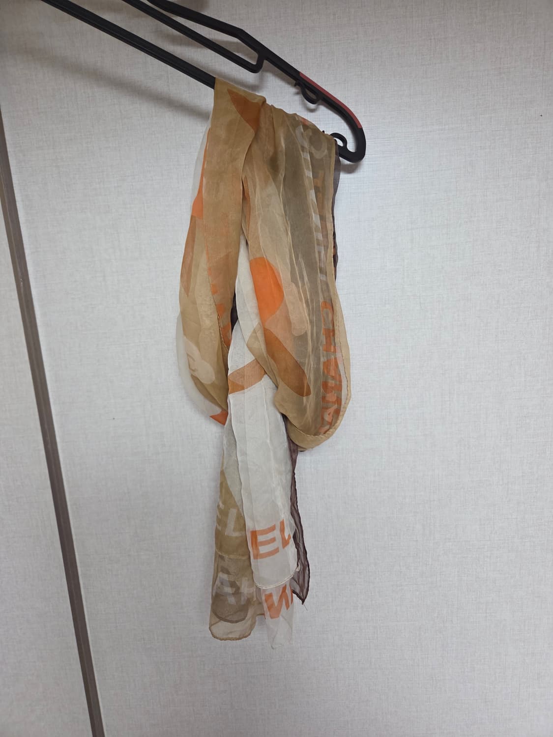 샤넬 로고 프린트 롱실크 스카프 머플러 상품이미지5