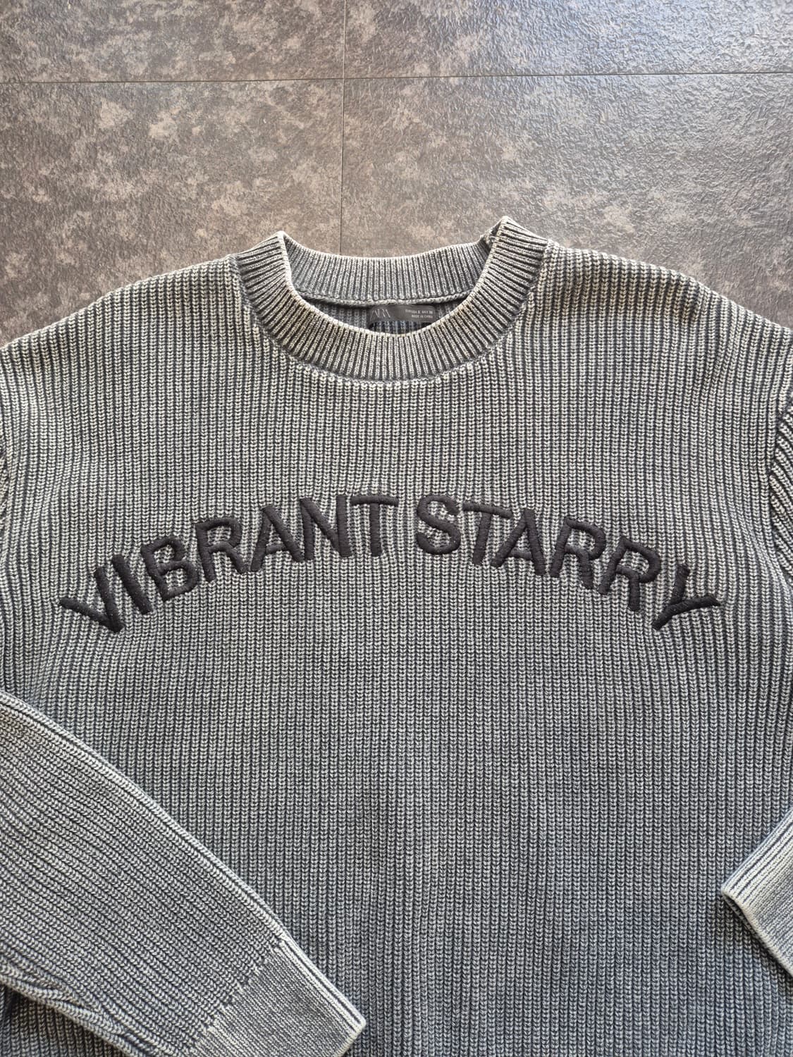 ZARA 워싱 텍스트 자수 스웨터 S  95(55 ) 상품이미지3