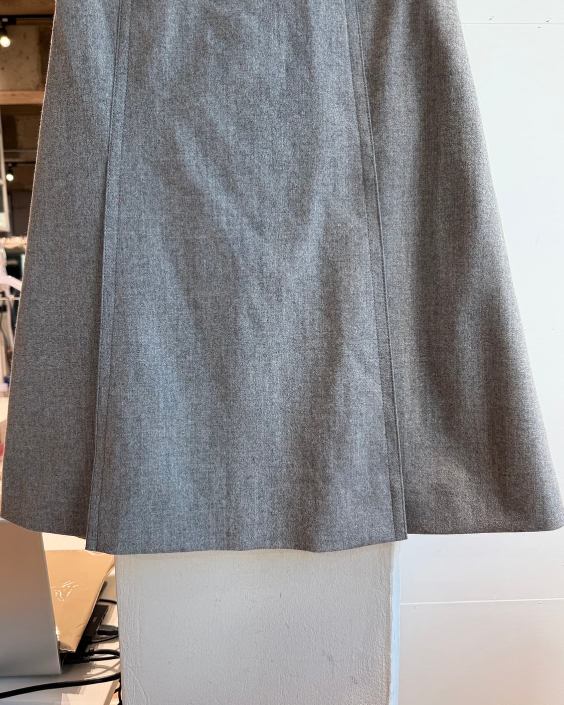 셀린느 그레이 울 핀턱 미디스커트 상품이미지4