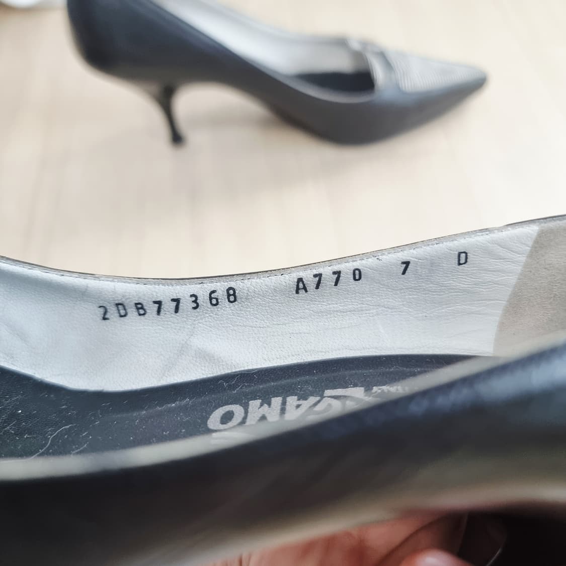 페라가모 스트라이프 힐 구두 슈즈 (240/표기 7) 상태수선필요 상품이미지6