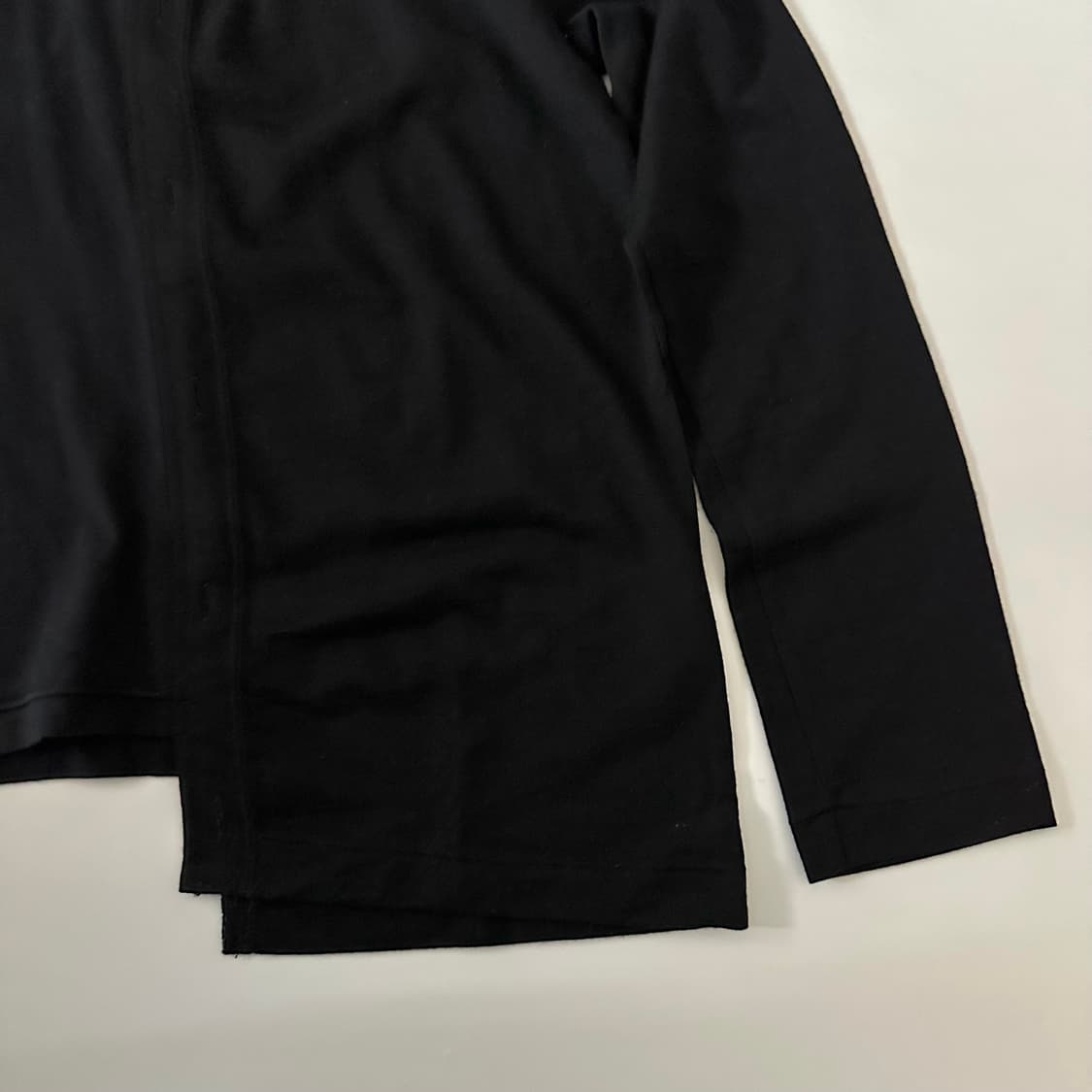 꼼데가르송 comme des garcons 비대칭 디테일 티셔츠 상품이미지3