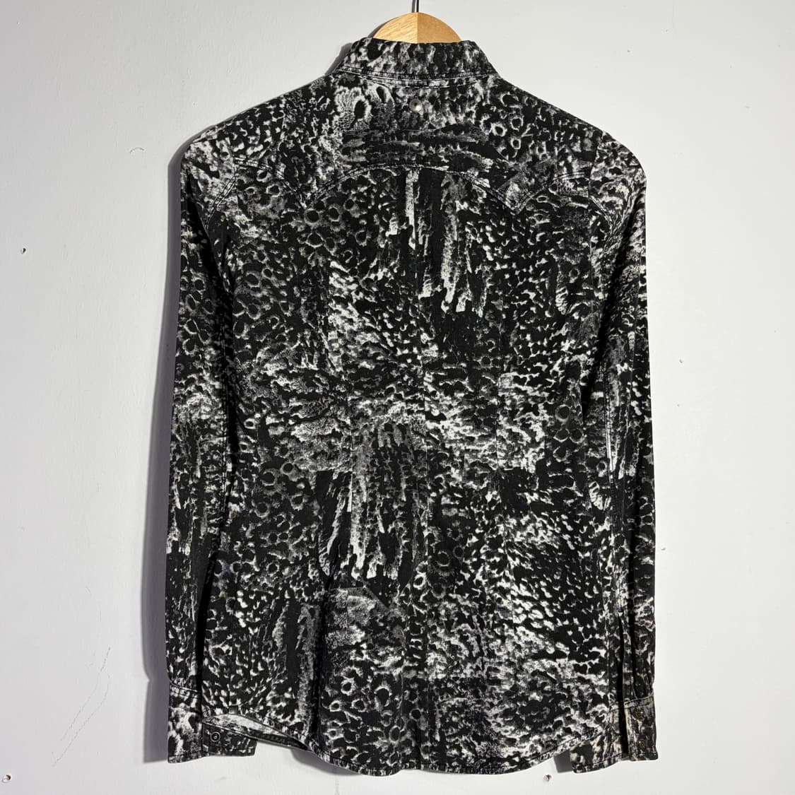 디젤 빈티지 애니멀 패턴 블랙 & 그레이 셔츠 (무료배송) 상품이미지5