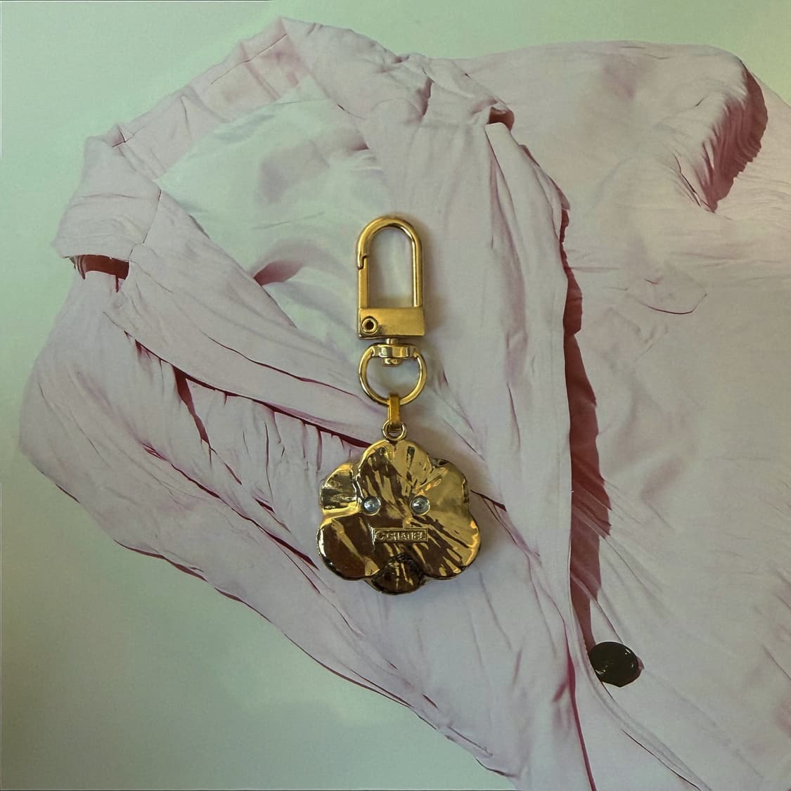 재고 1 샤넬 핑크 까멜리아 골드 키링 상품이미지3