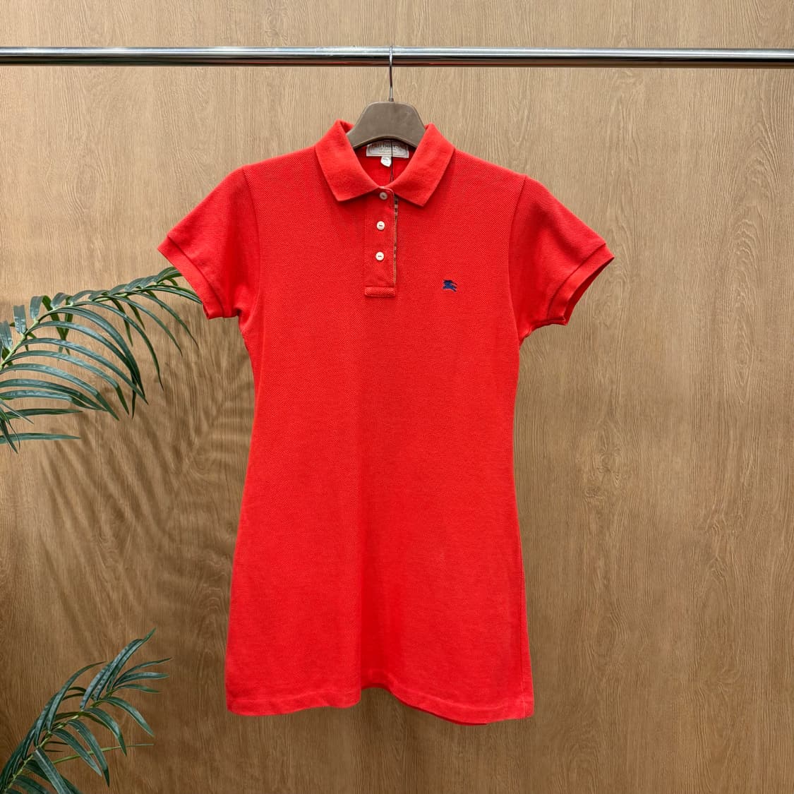 버버리 런던 PK 반팔 카라 원피스 클래식 로고 자수 디테일 레드 상품이미지1