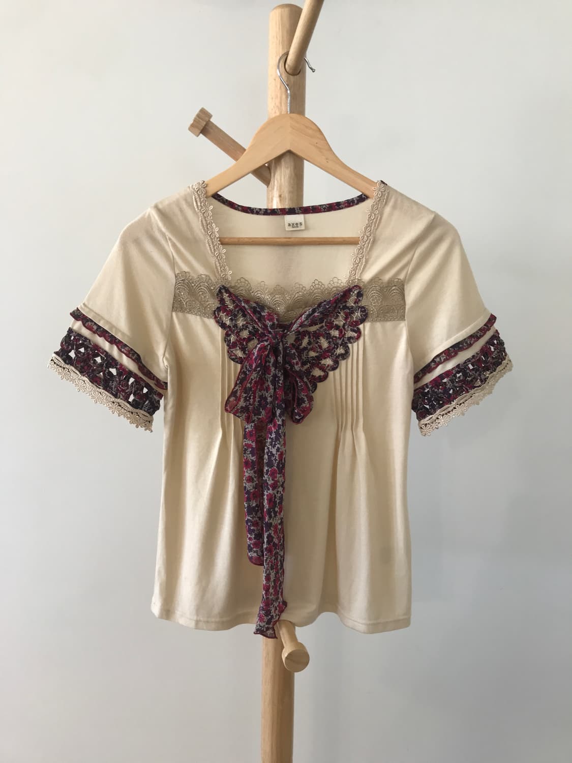 엑시즈팜 라떼갸루 리본 티셔츠  상품이미지2