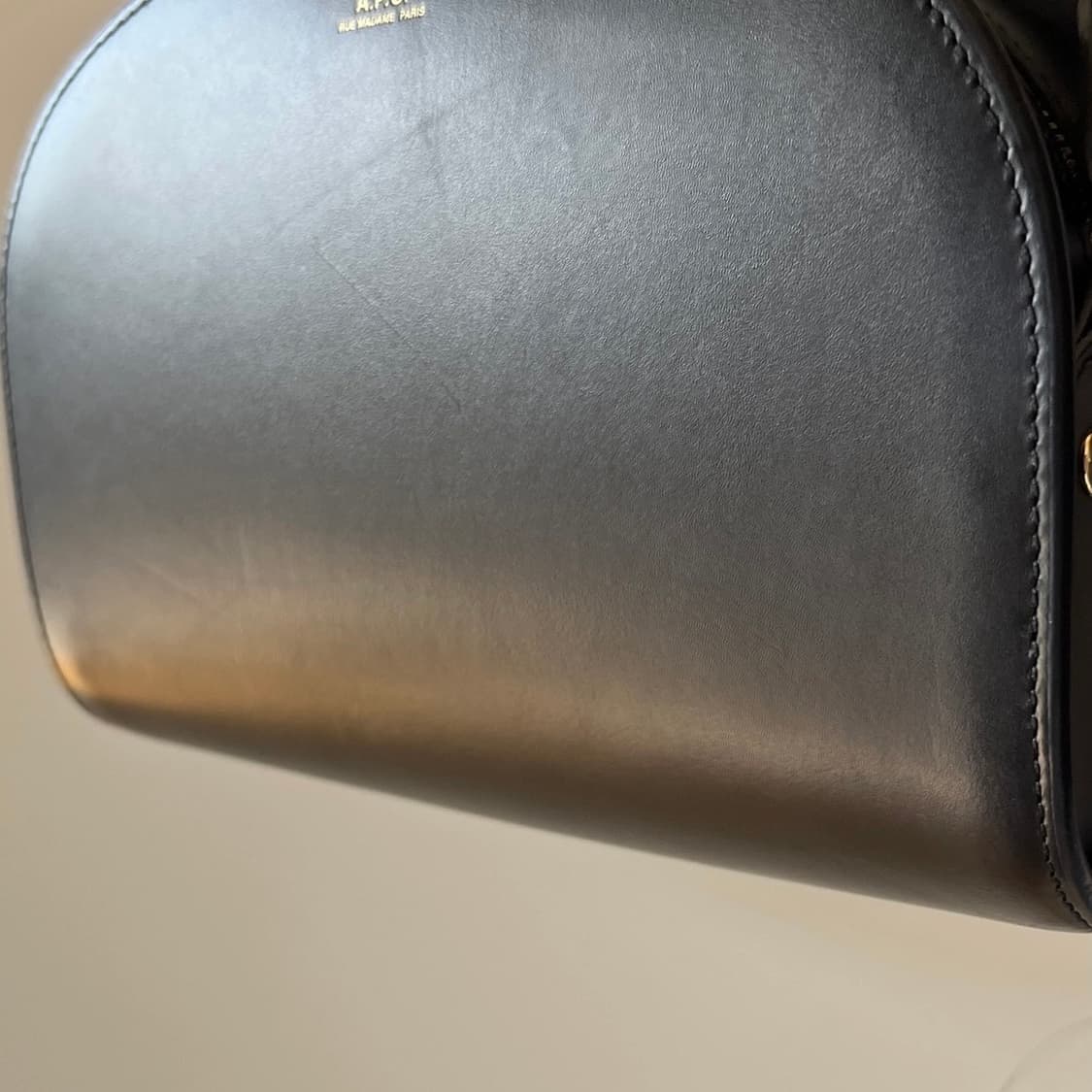 아페쎄 하프문 가방 APC 상품이미지3