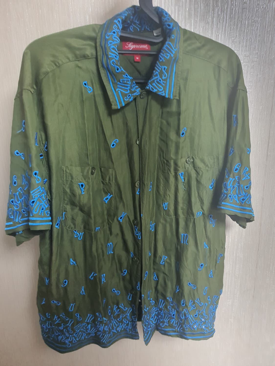 슈프림 올리브 색상 자수 패턴 반팔 셔츠 m 상품이미지1