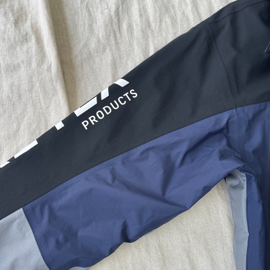 디스이즈네버댓 고어텍스 배색 바람막이 L(105) 상품이미지4