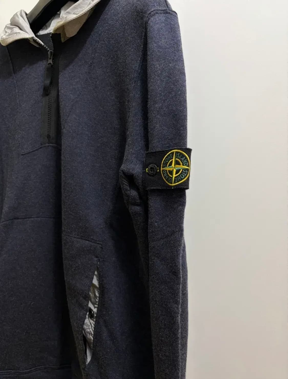 스톤아일랜드 정품 나일론후드 하프집업 상품이미지3