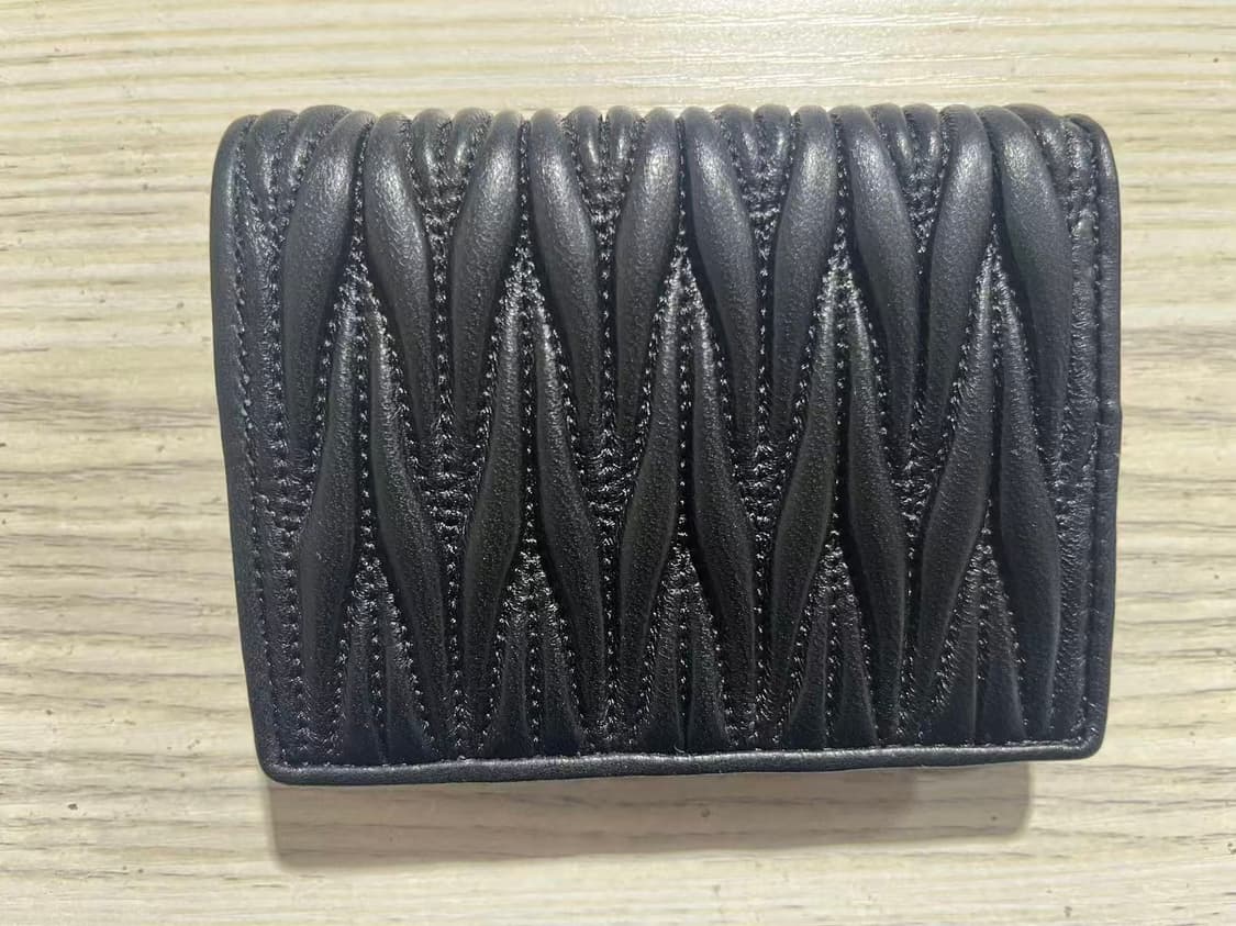 미우 미우 마테라쎄 나파 레더 카드 반지갑 블랙 상품이미지2