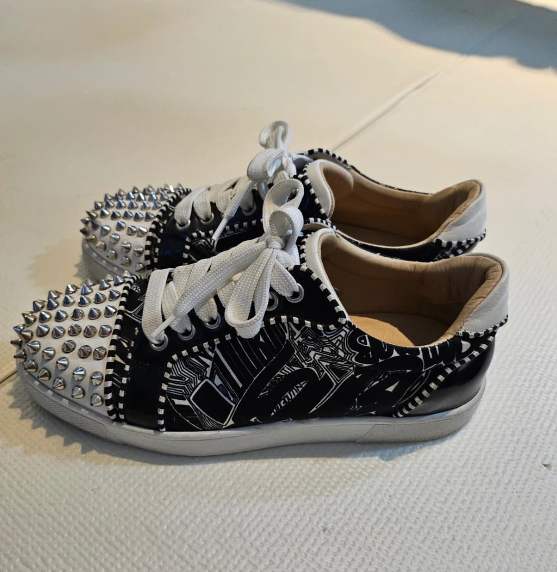 크리스찬 루부탱 스터드 스니커즈 상품이미지2