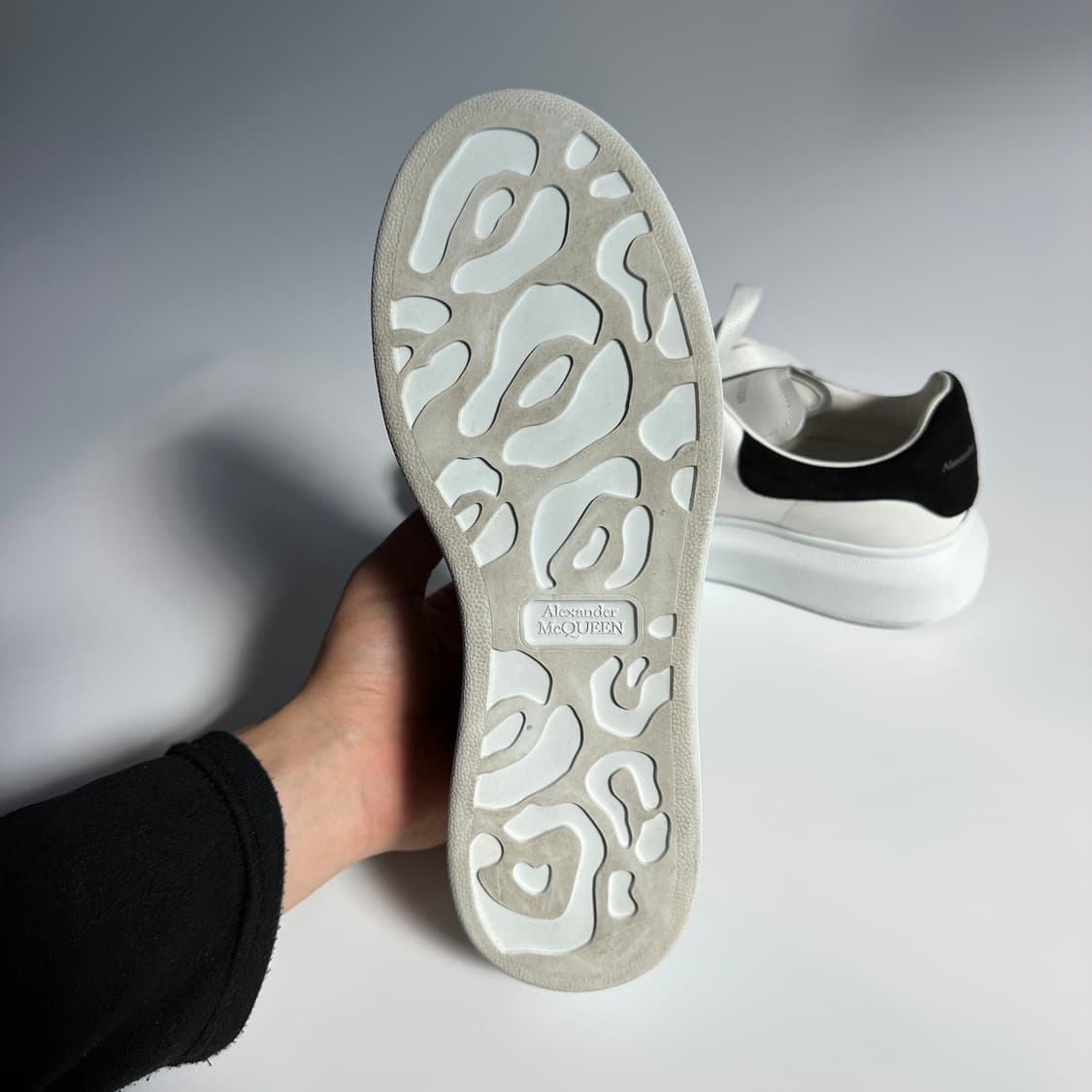 [새상품급/풀구성] 알렉산더 맥퀸 오버솔 스니커즈 37.5(245) 상품이미지8