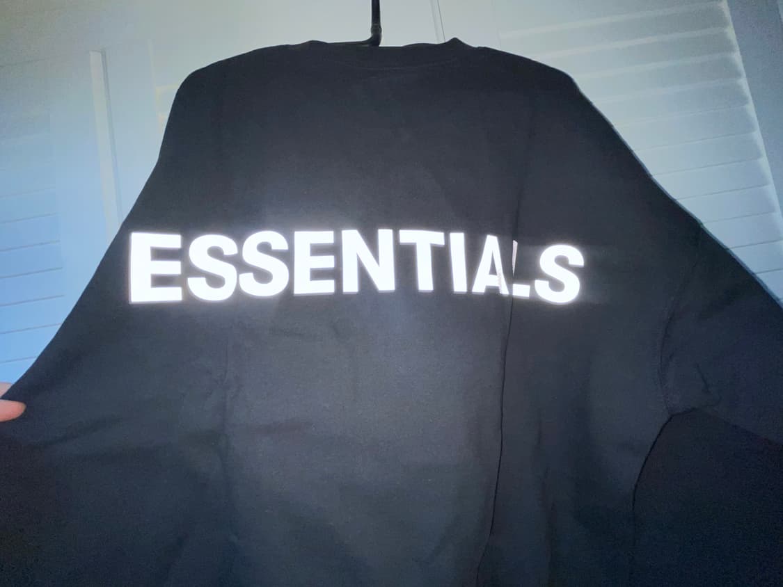 피오갓 Essentials 리플렉티브 맨투맨 새제품 M 팝니다 상품이미지1