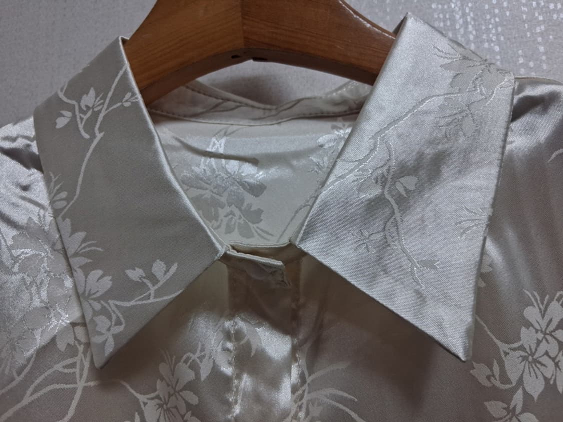 아이보리 무지 꽃무늬 실크블라우스 새옷 여성 55 아이보리플라워 블라우스 상품이미지3