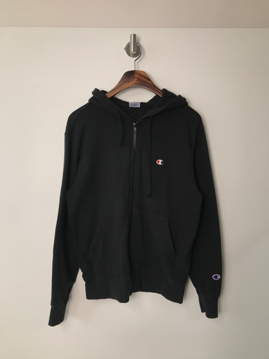 챔피온 자수로고 블랙 후드집업 상품이미지2