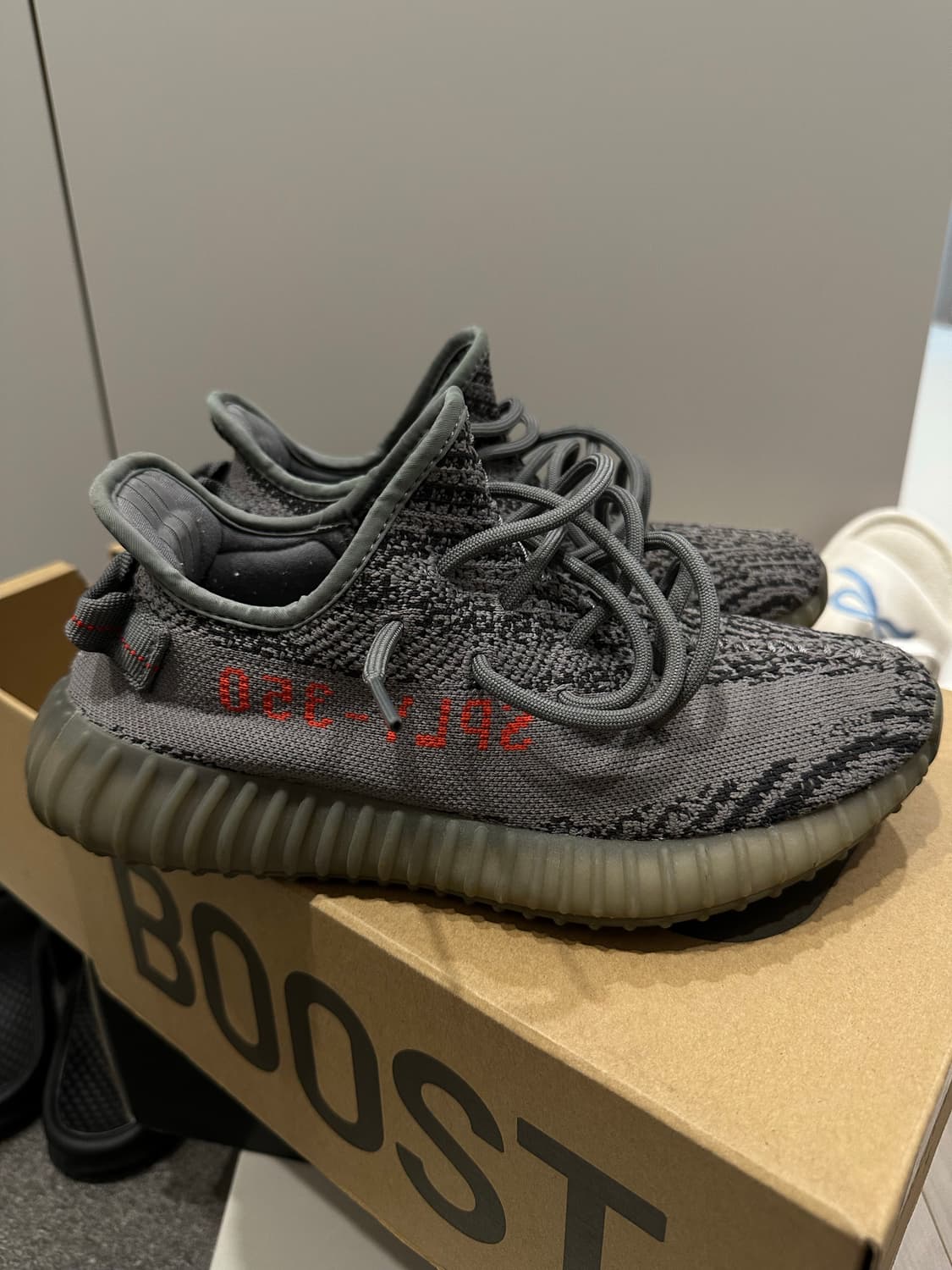 이지부스트350 벨루가 2.0 255 상품이미지2