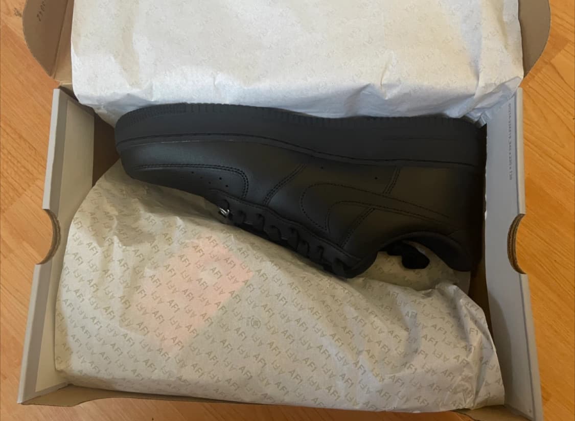 275) 나이키 에어포스 로우 트리플 블랙 올검포스 새상품 팝니다 상품이미지3