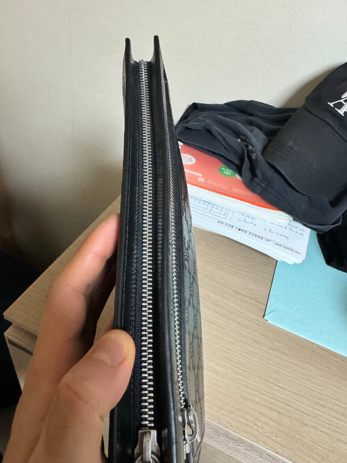 셀린느 트리옹프 엠보스 클러치백 상품이미지5