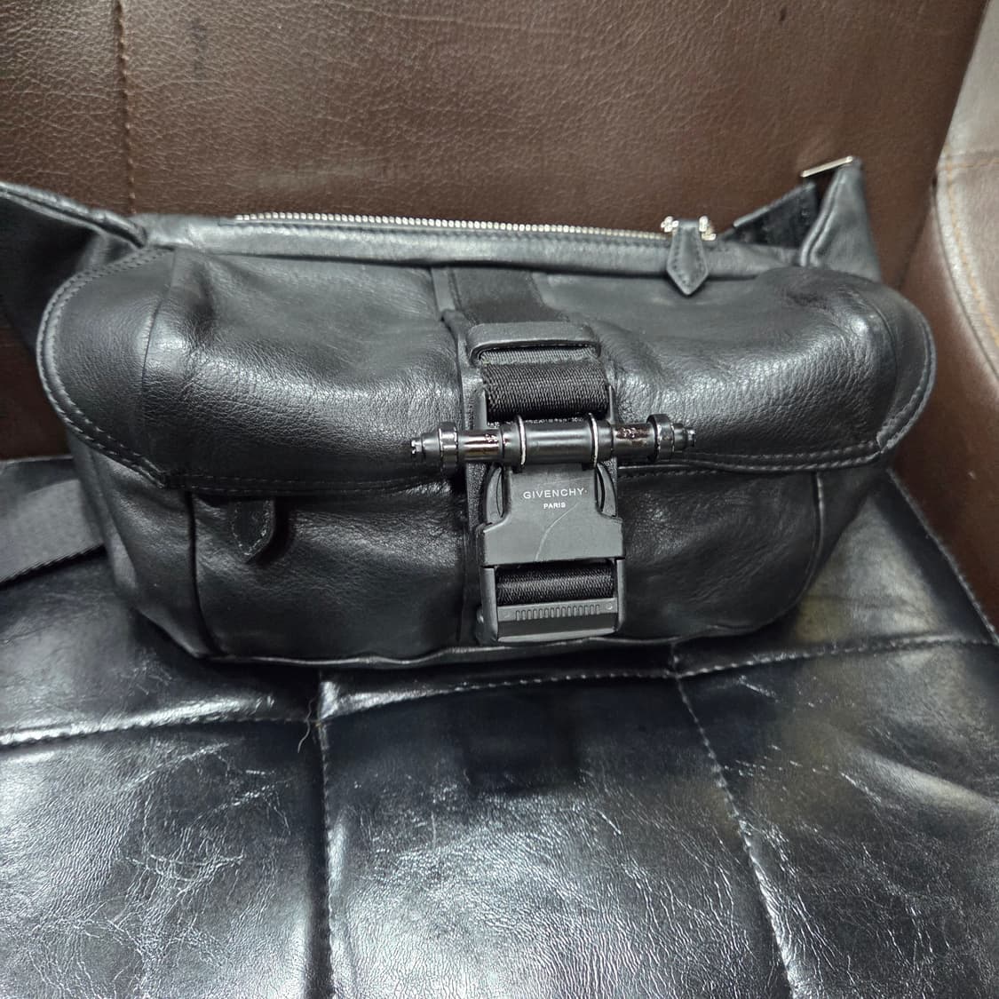 지방시 슬링백 상품이미지3