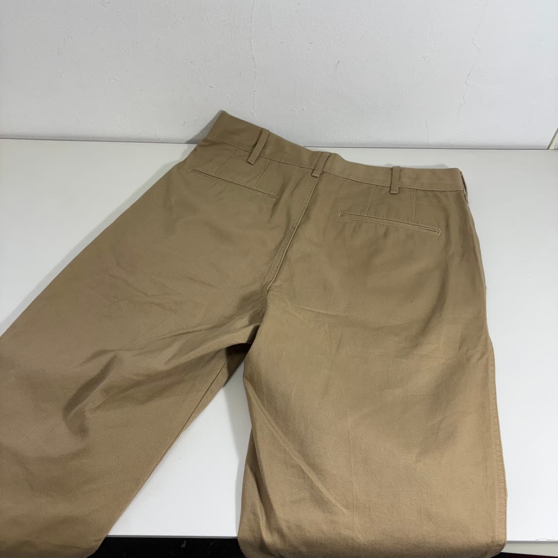 L 유니클로U 베이지 테이퍼드핏 투턱 코튼 9부치노팬츠 상품이미지3