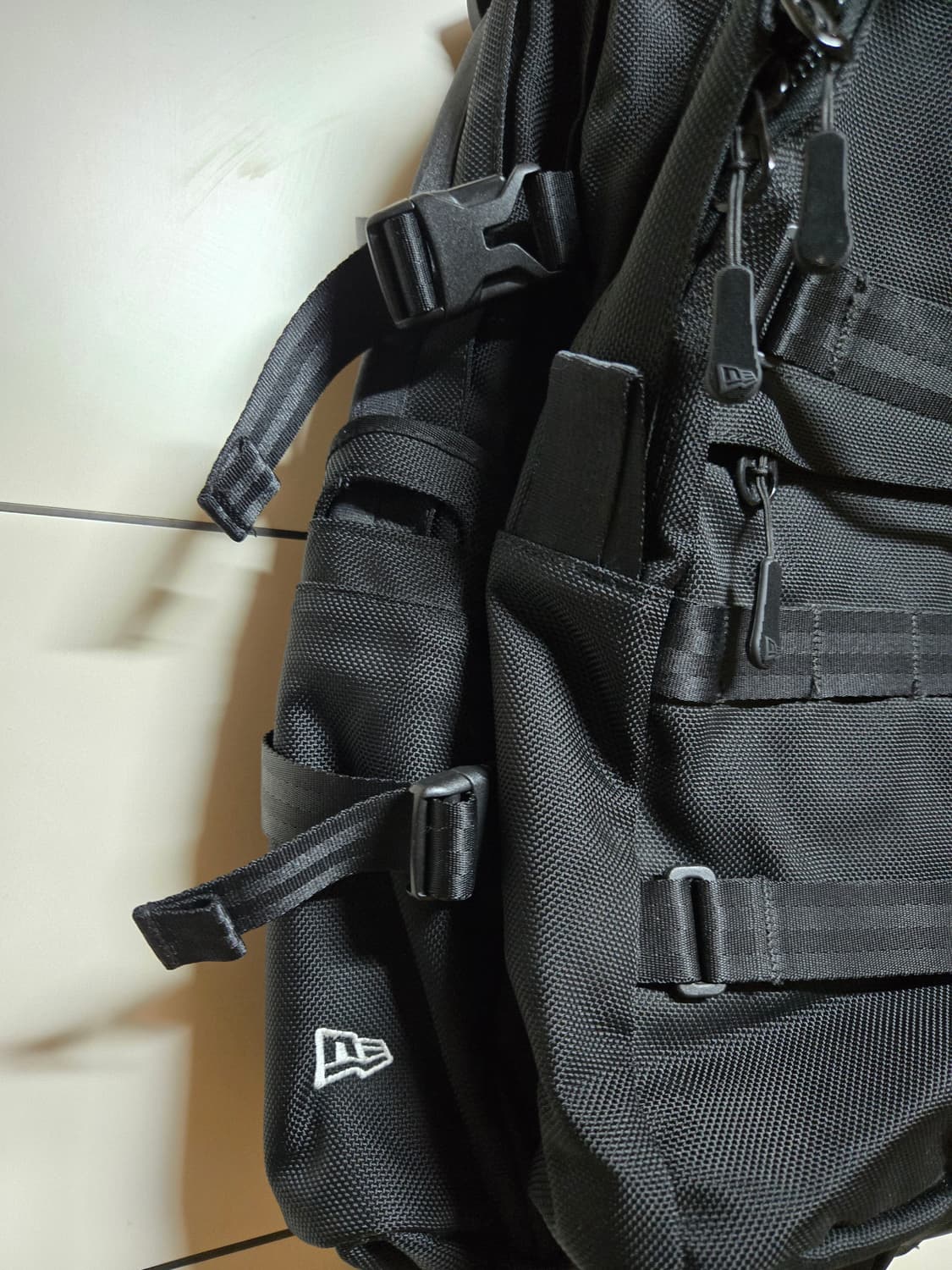 뉴에라 블랙 백팩 상품이미지3