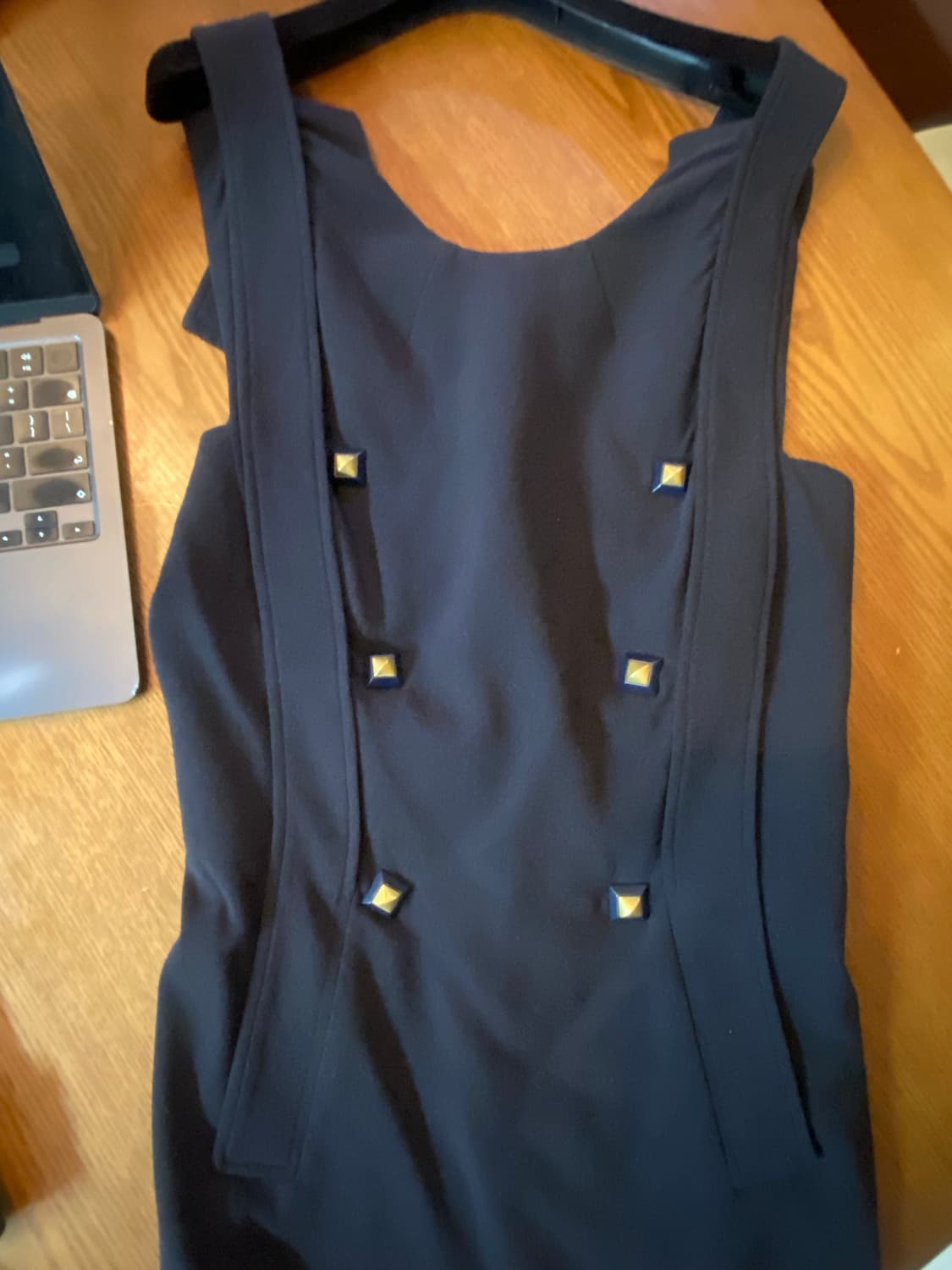 정품] 지방시(GIVENCHY) 골드 스터드 & 비대칭 언밸런스 미디 드 상품이미지1