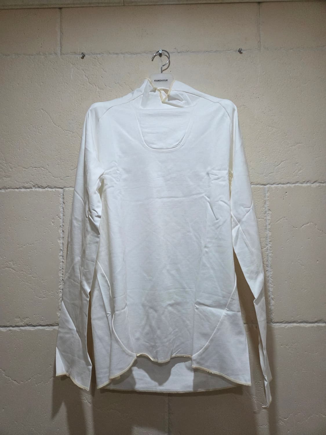 강혁 하이넥 티셔츠 상품이미지1