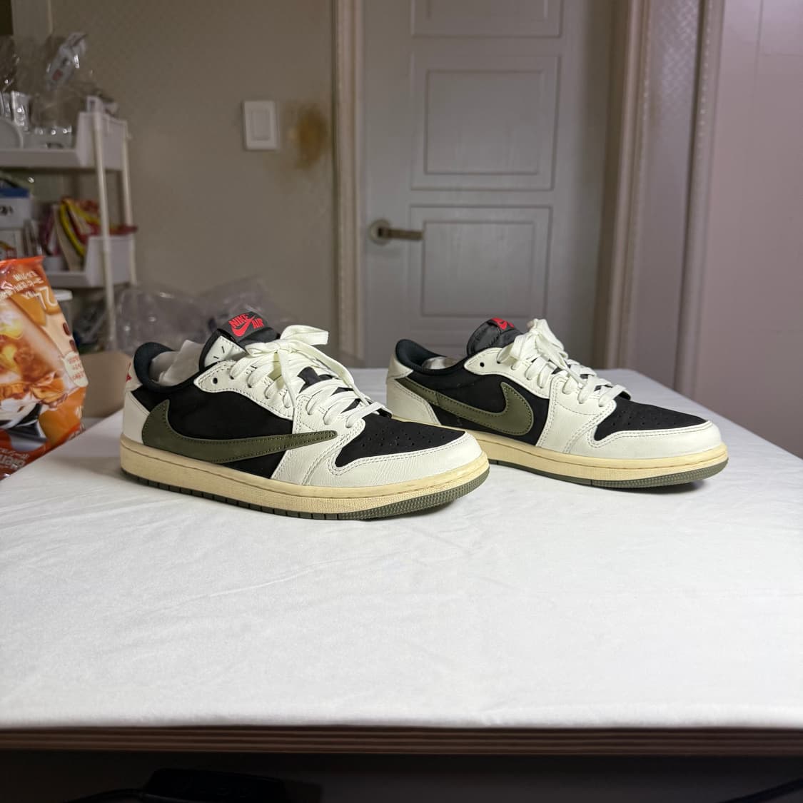 나이키 조던1 X 트래비스 스캇 레트로 로우 OG SP 스니커즈 상품이미지2